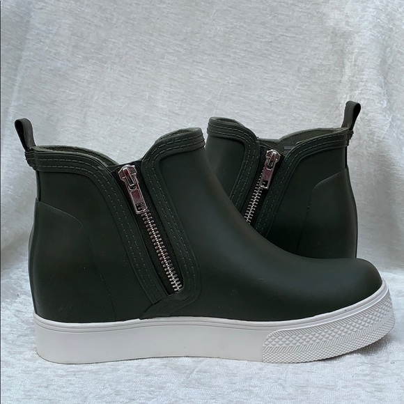 Steve Madden Rain Boots Wedgie Olive Green - Picture 5 of 7